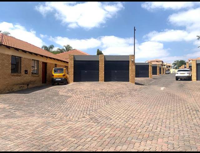 2 BEDROOM TOWNHOUSE FOR SALE IN HALFWAY GARDENS